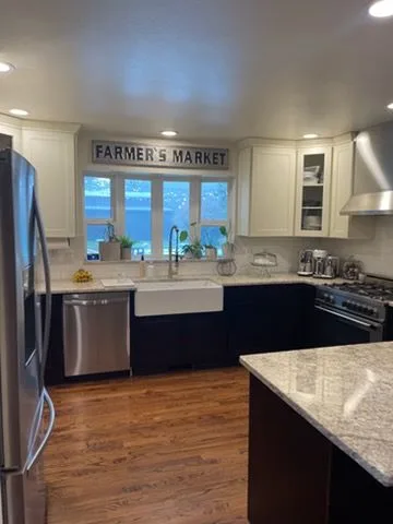 Kitchen with a farmhouse sink, cleaned by Rosy